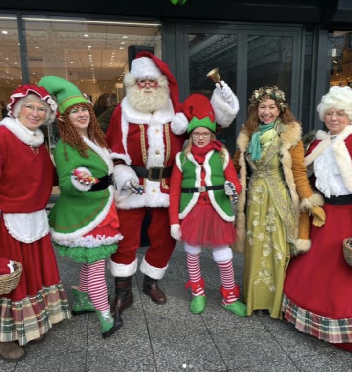 de kerstman en zijn kerstelf